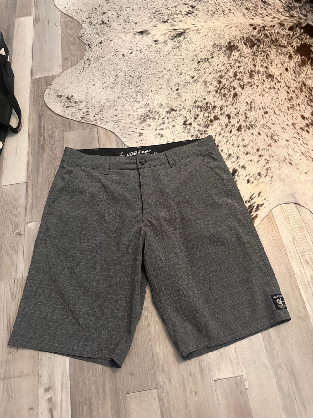 Vans Men's Charcoal Gray Flat-Front Hybrid Shorts